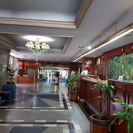 The Park Hotel Sukhumvit 7 Bangkok Exterior photo