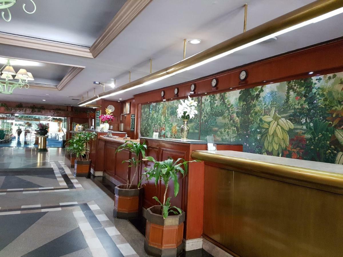 The Park Hotel Sukhumvit 7 Bangkok Exterior photo
